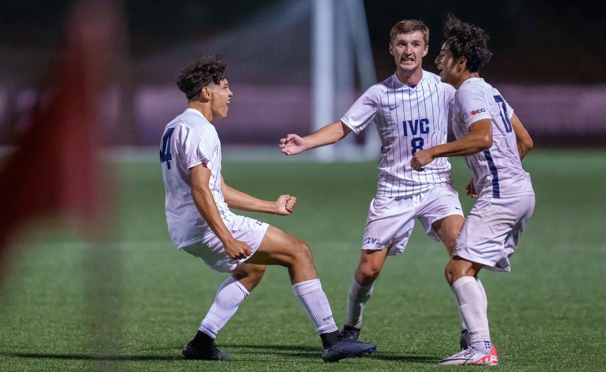 Men's soccer team goes on the road, rallies to beat Rio Hondo