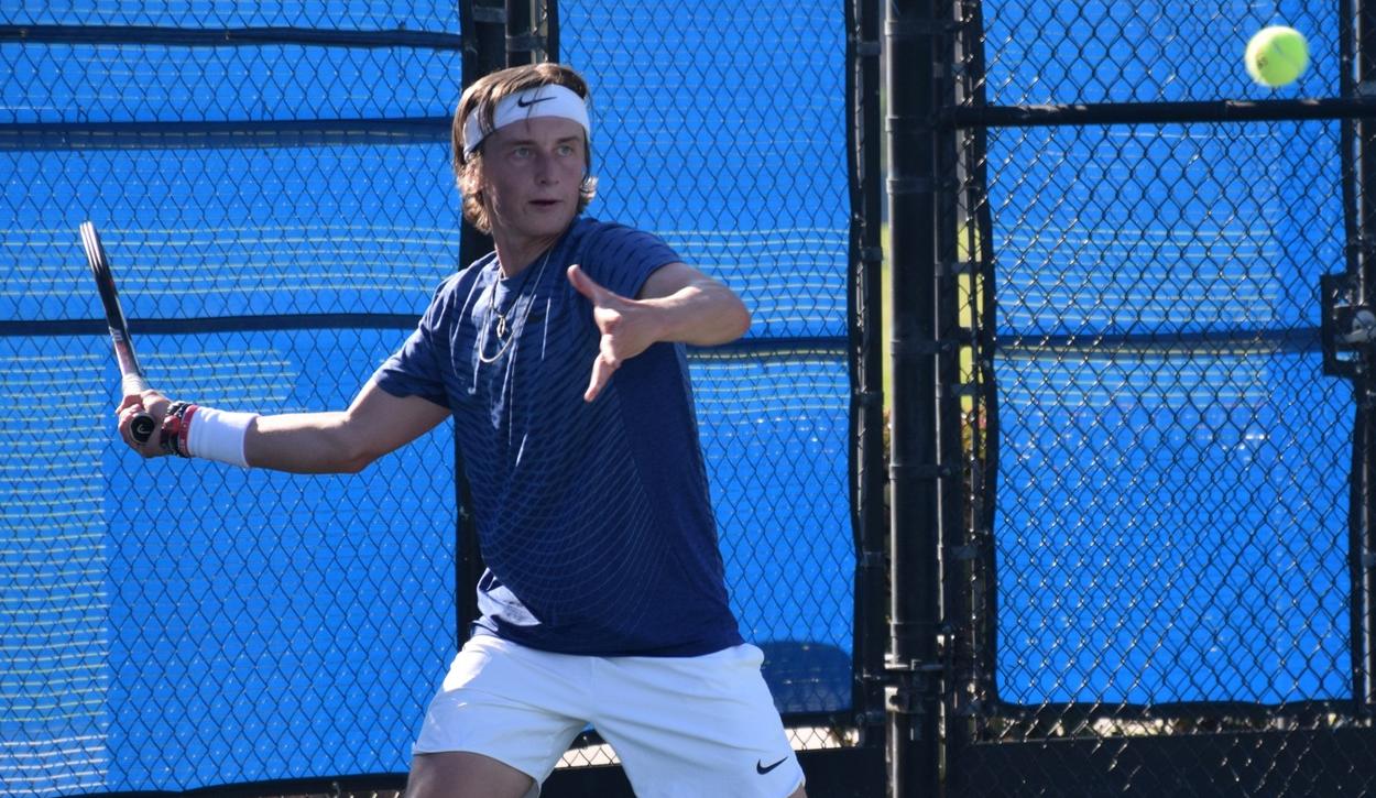 Men's tennis team moves to 7-0 with sweep of Riverside