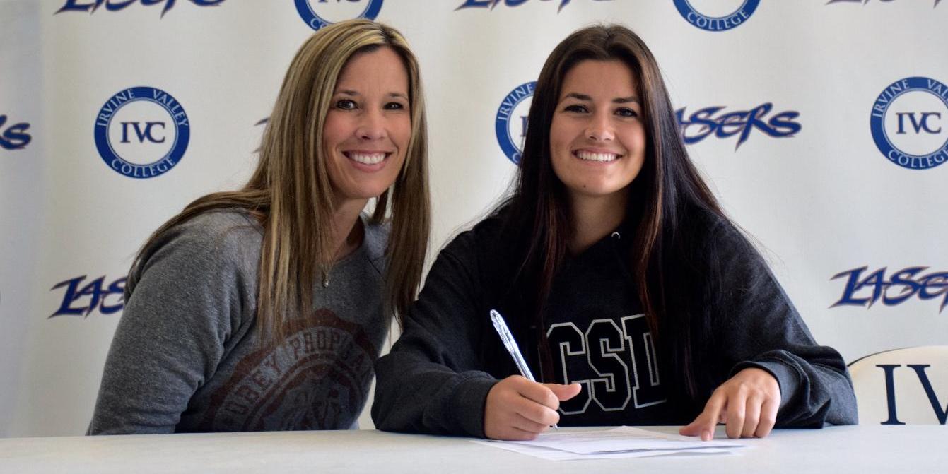 Women's volleyball player Shaelyn Perez signs with UC San Diego