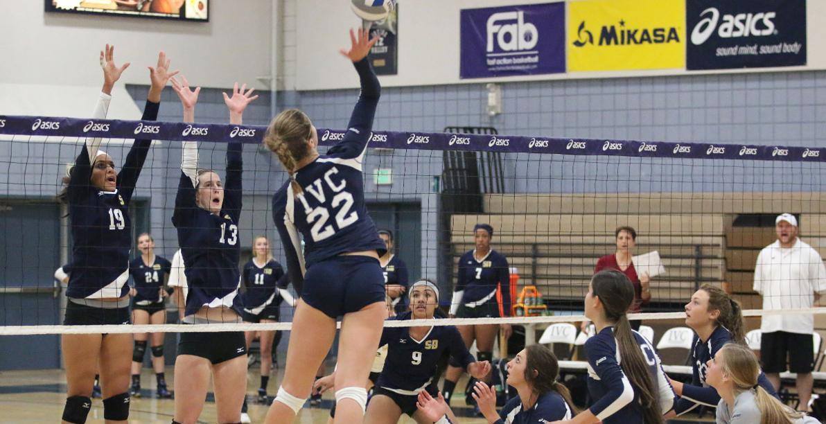 Women's volleyball team has sweeping start to playoffs