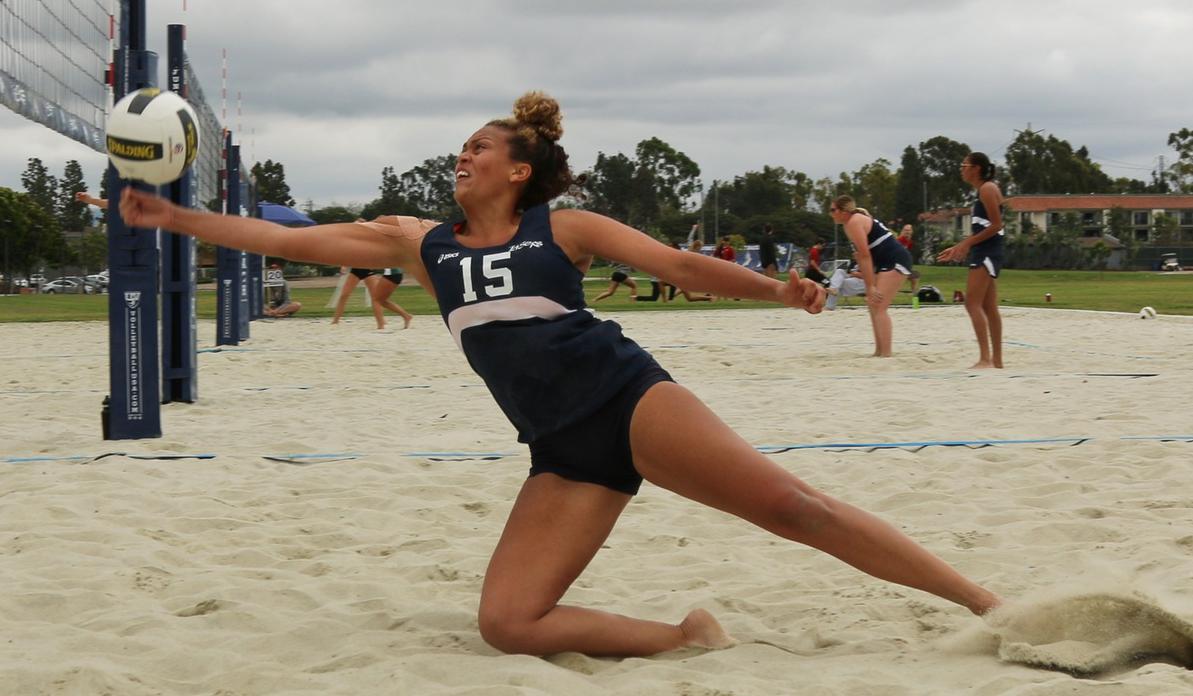 Women's beach volleyball team has perfect day at home