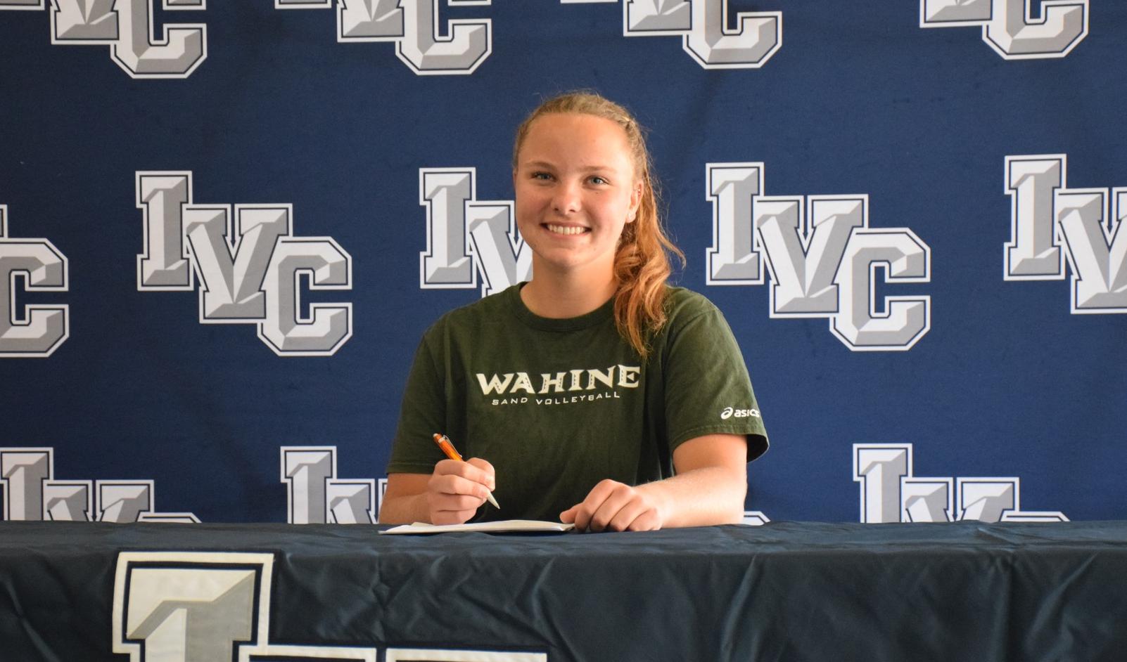 Star volleyball player Lea Kruse headed to play beach at Hawaii
