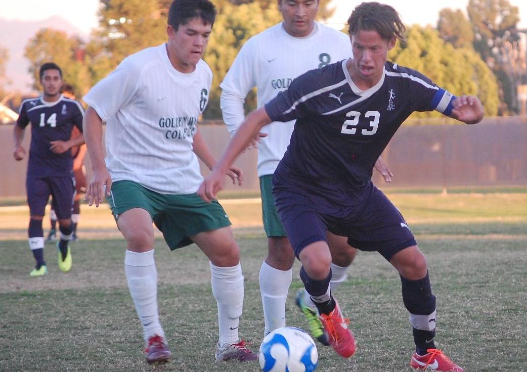 Men's soccer team suffers late loss at Santiago Canyon