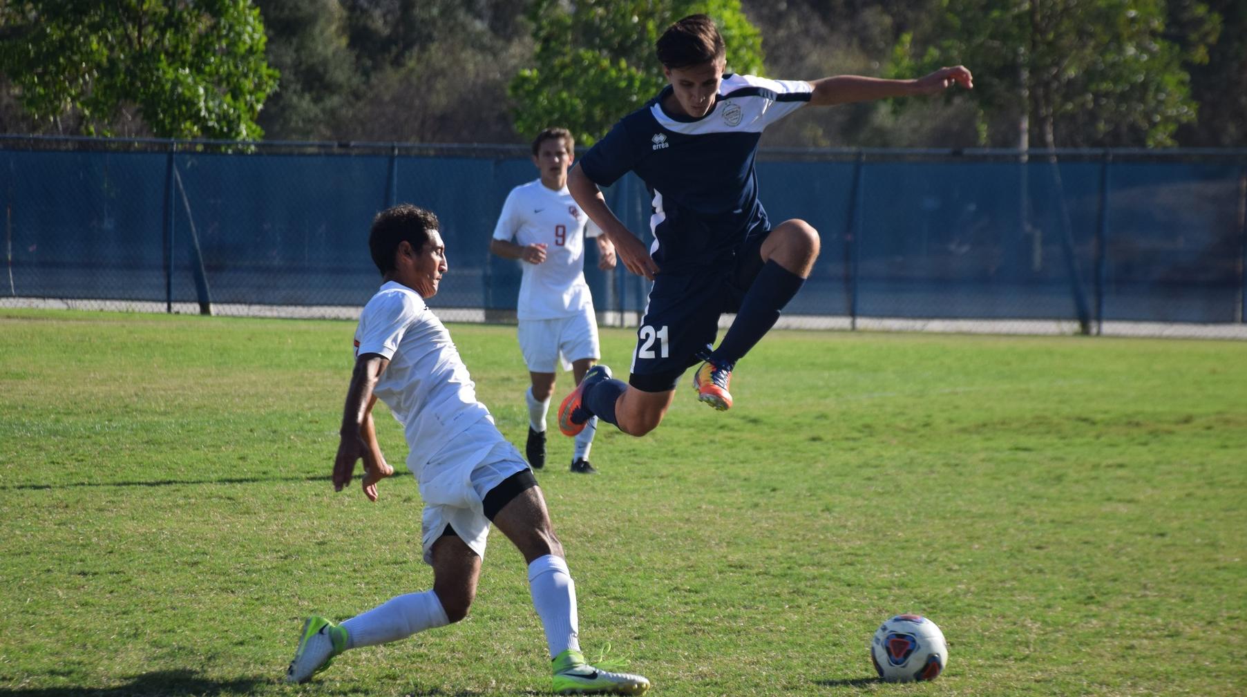 Men's soccer team answers with late goal to tie Orange Coast