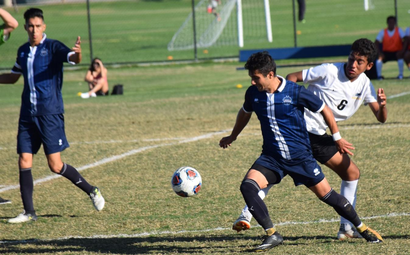 Men's soccer team can't close out Santiago Canyon at home