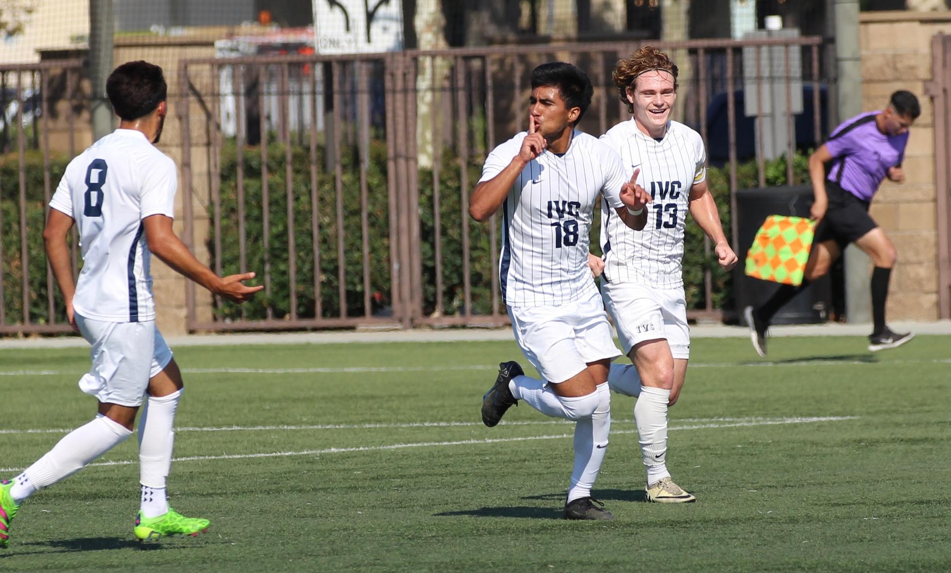 Men's soccer team earns a point with a draw at Santa Ana