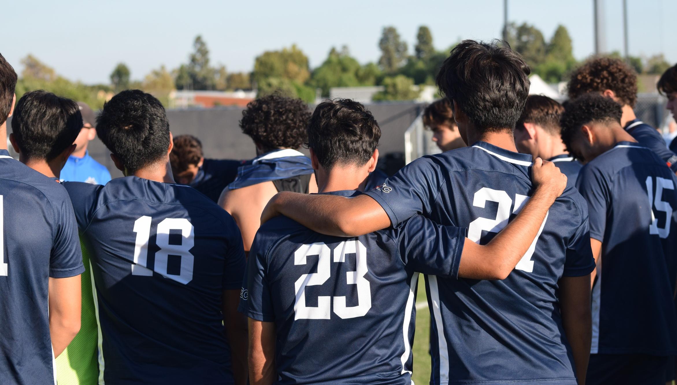 Men's soccer team wins third straight, moves up in standings