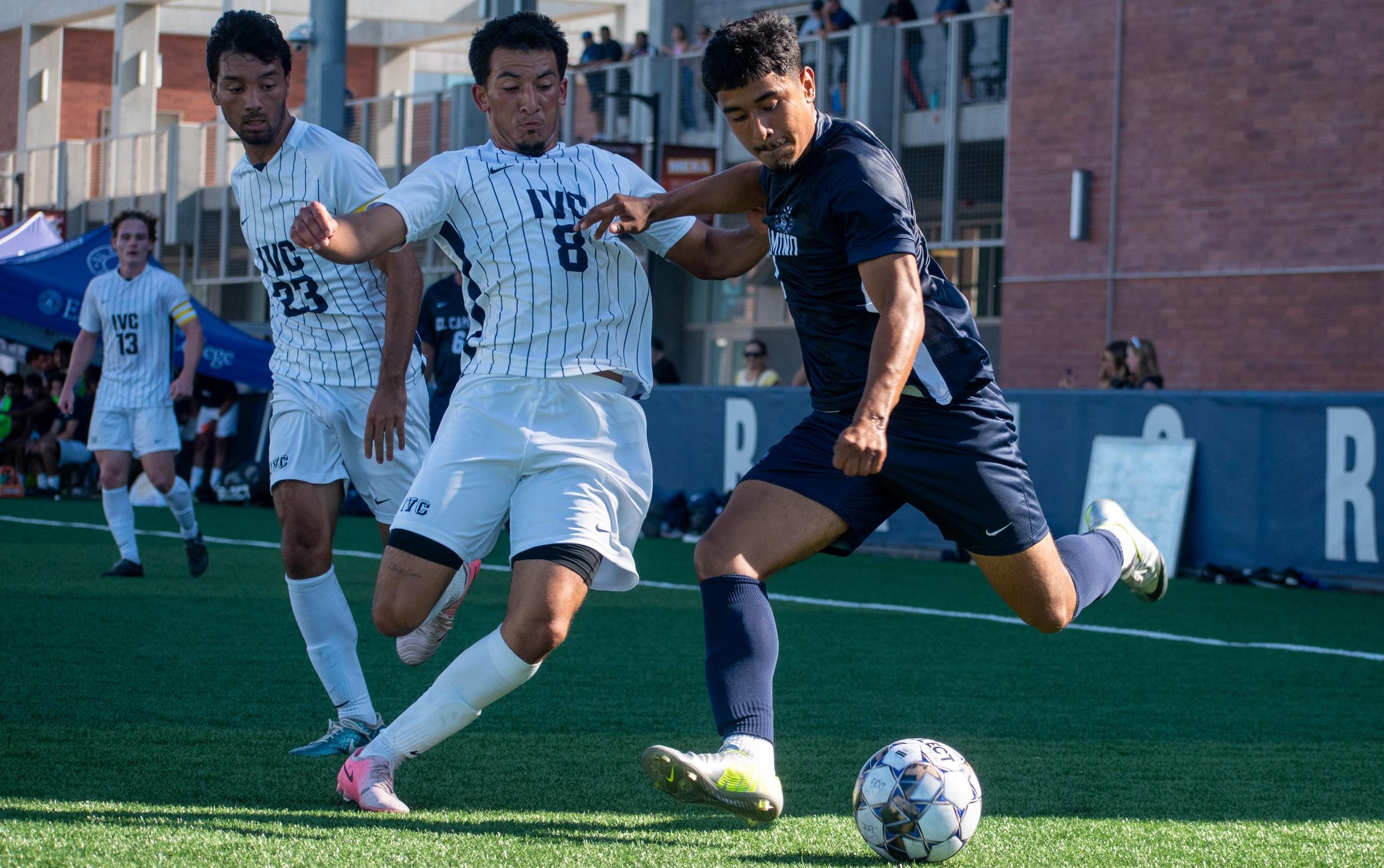 Men's soccer team falls to El Camino in wild, opening match