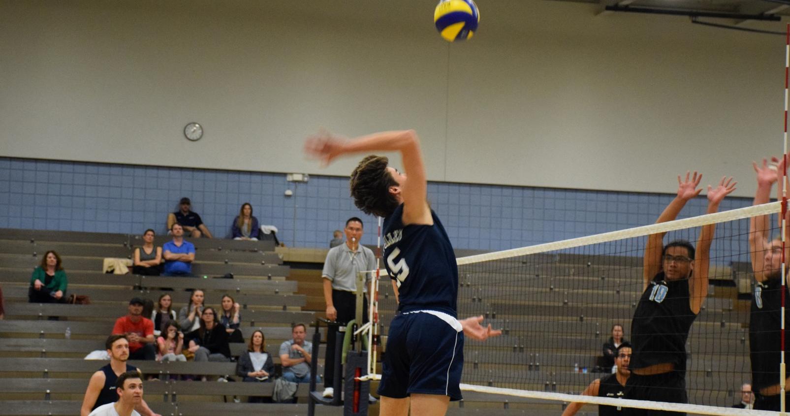 Men's volleyball team starts slow, finishes strong in road win