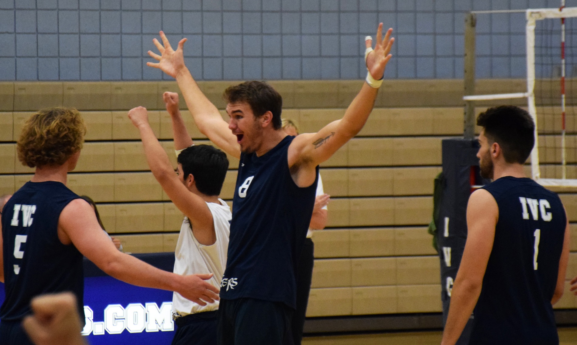 Men's volleyball team has an easy time in sweep at Grossmont