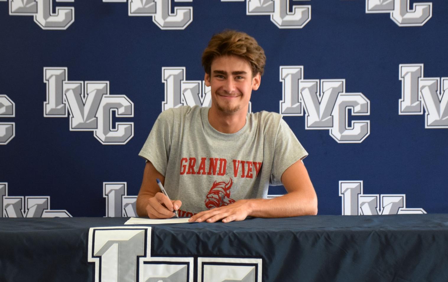 Men's volleyball player Pat Furlong headed to Grand View