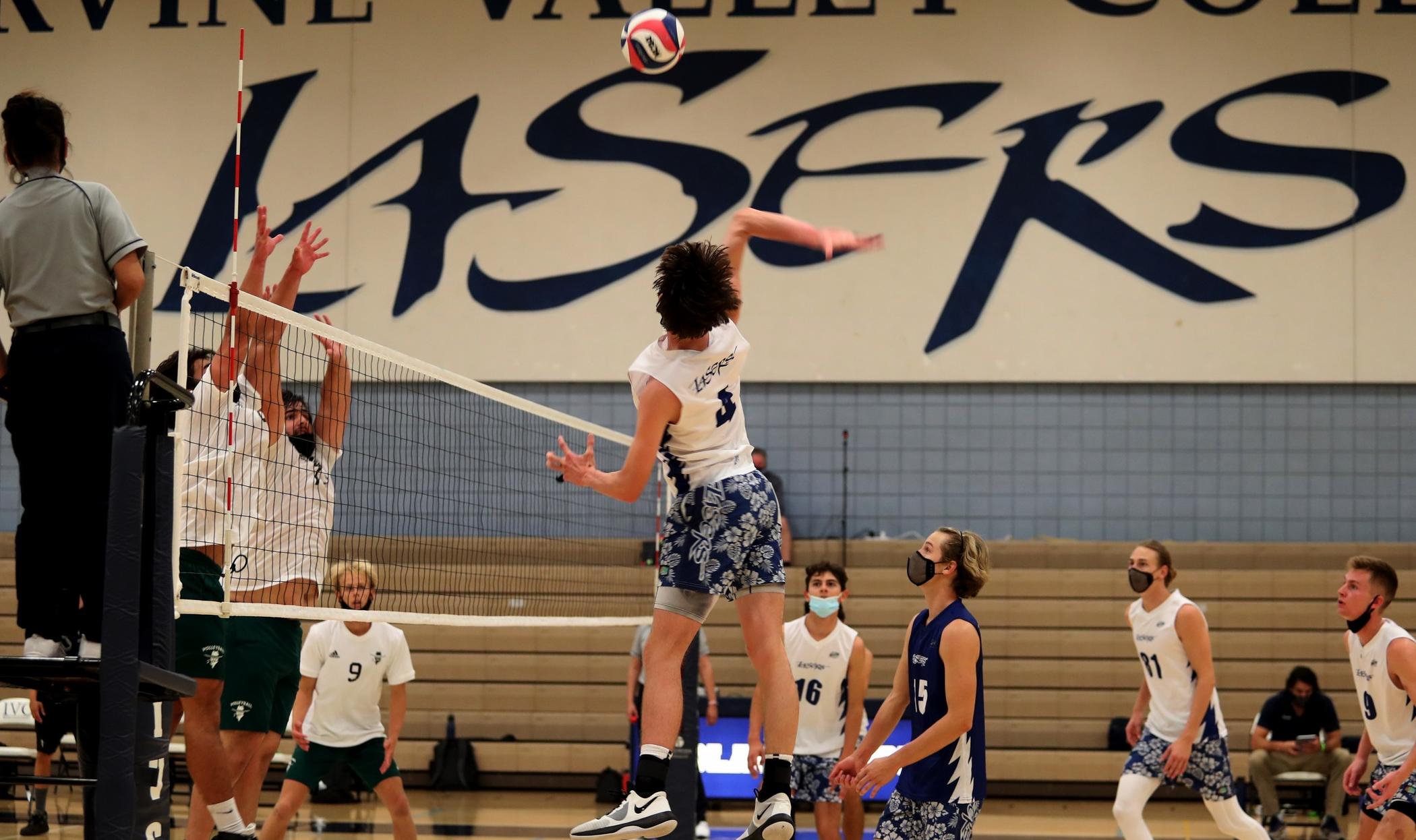 Men's volleyball team stays perfect heading into big week
