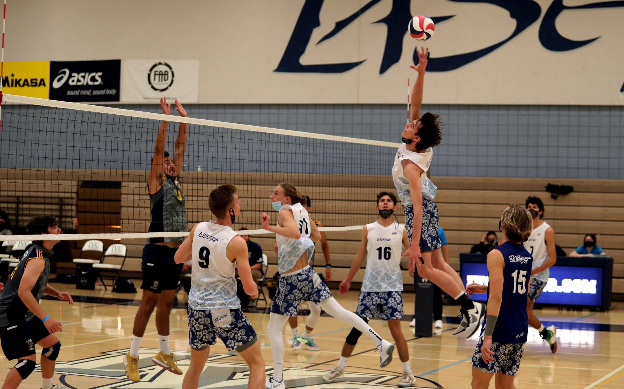 Men's volleyball team on to tourney final with Fullerton sweep