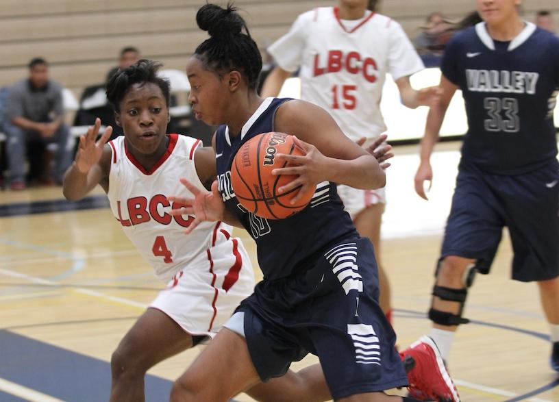 Women's basketball team loses late to Cypress