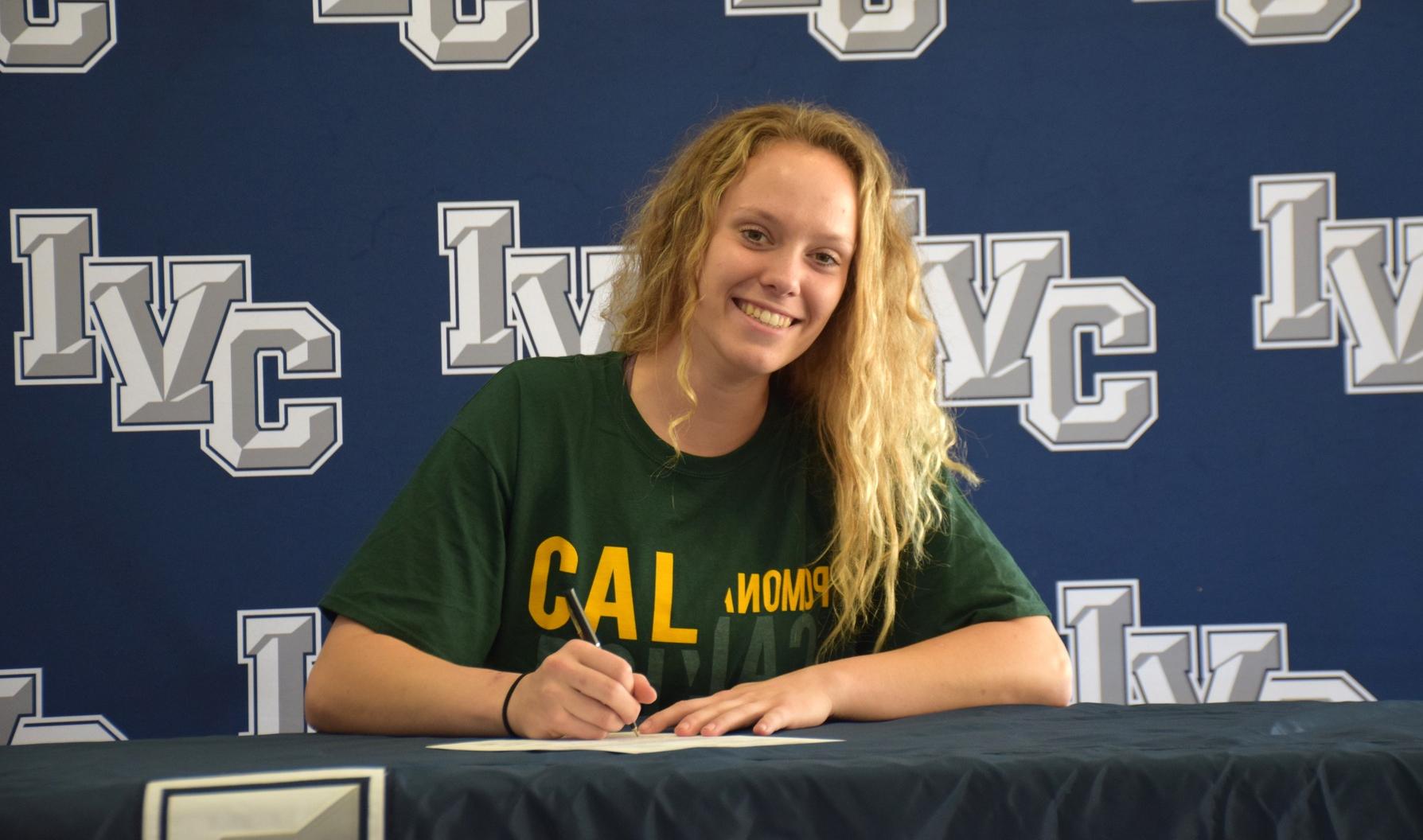 Basketball player Kasey Smit signs with Cal Poly Pomona