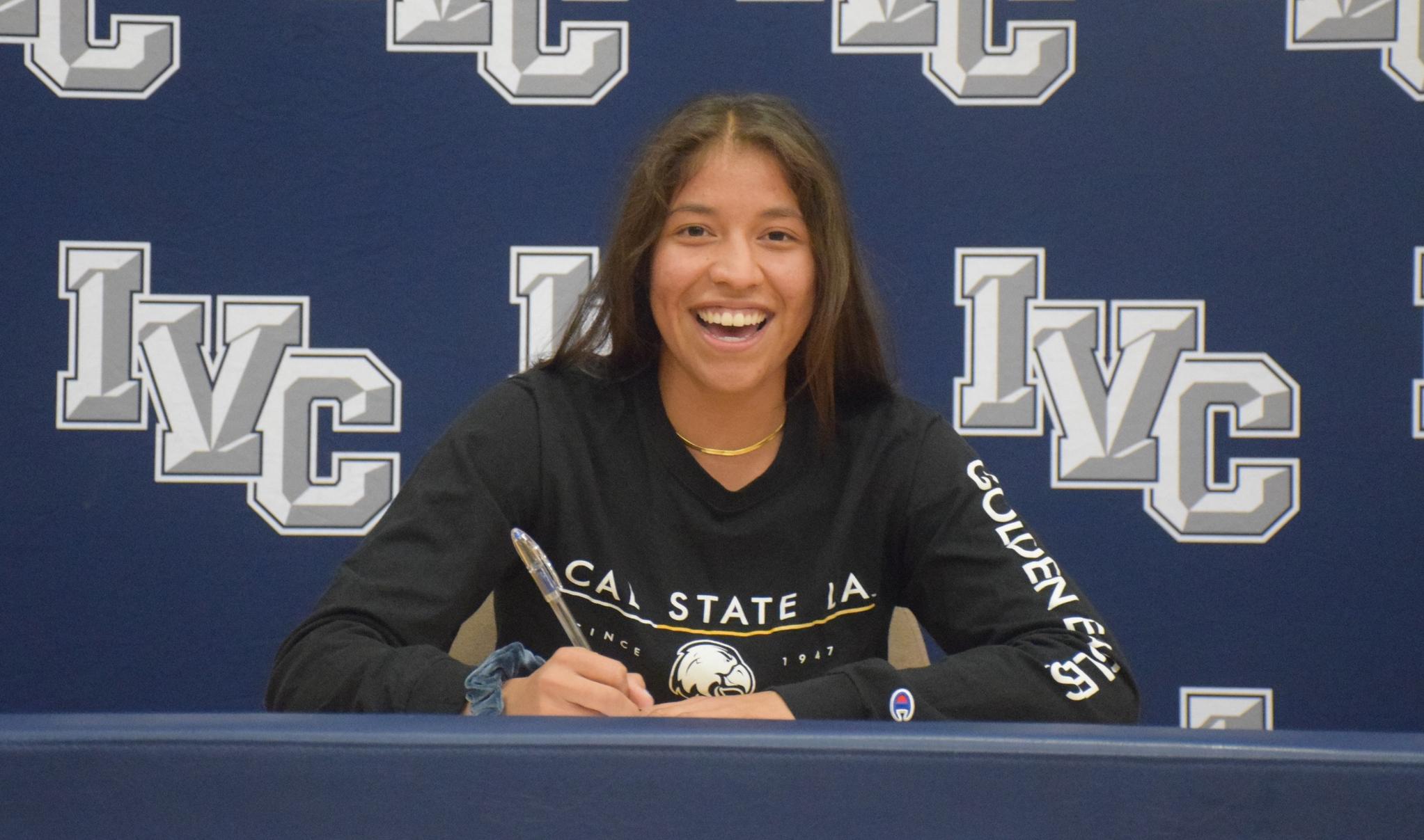 Women's basketball player Paola Roa signs with Cal State LA