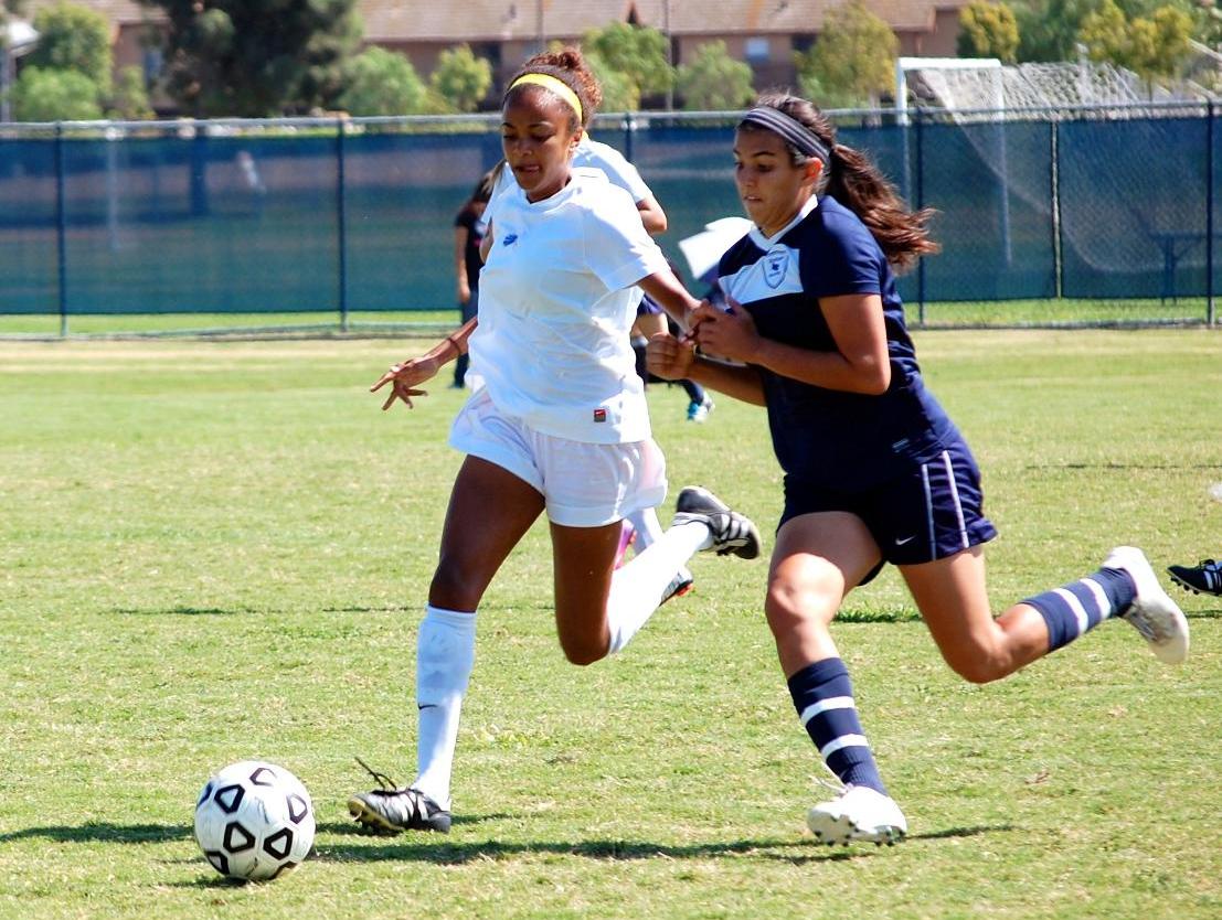 Women's soccer team battles, but falls to Santiago Canyon