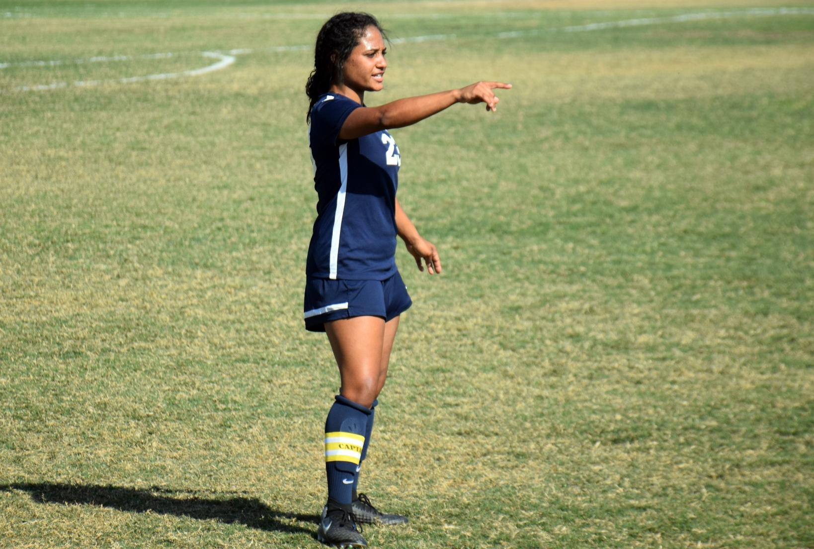Women's soccer team plays tough in draw at Orange Coast