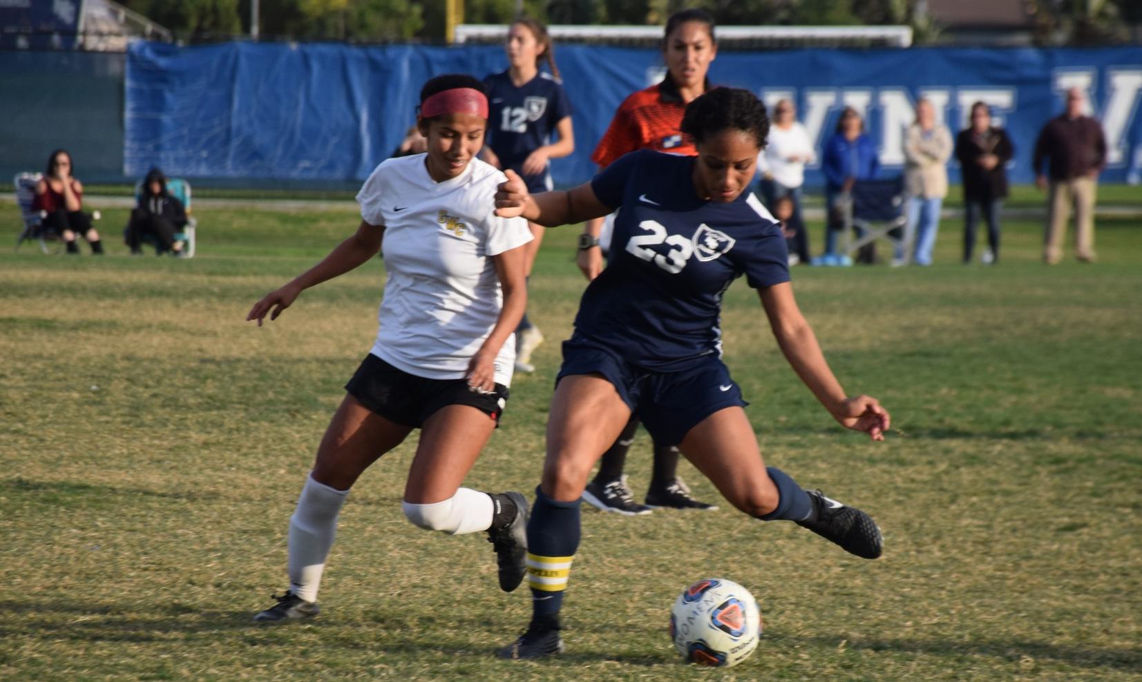 Women's soccer team ends season with loss at Saddleback