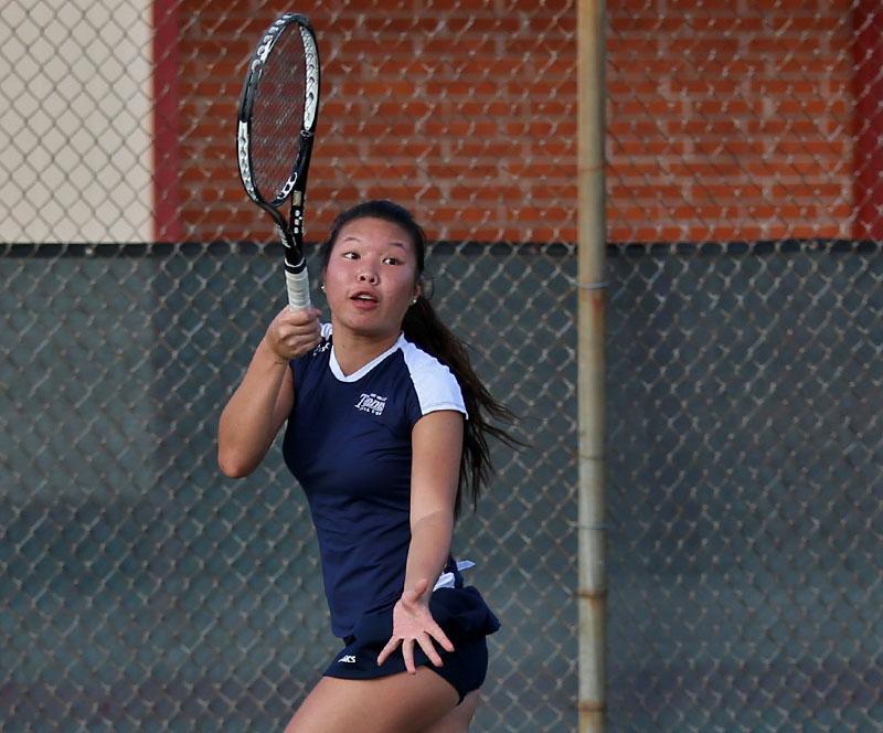Women's tennis team drops conference match to Riverside