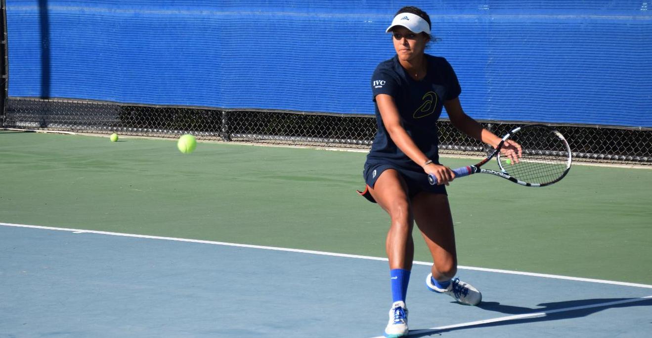 Women's tennis team tops  rival Saddleback in conference match