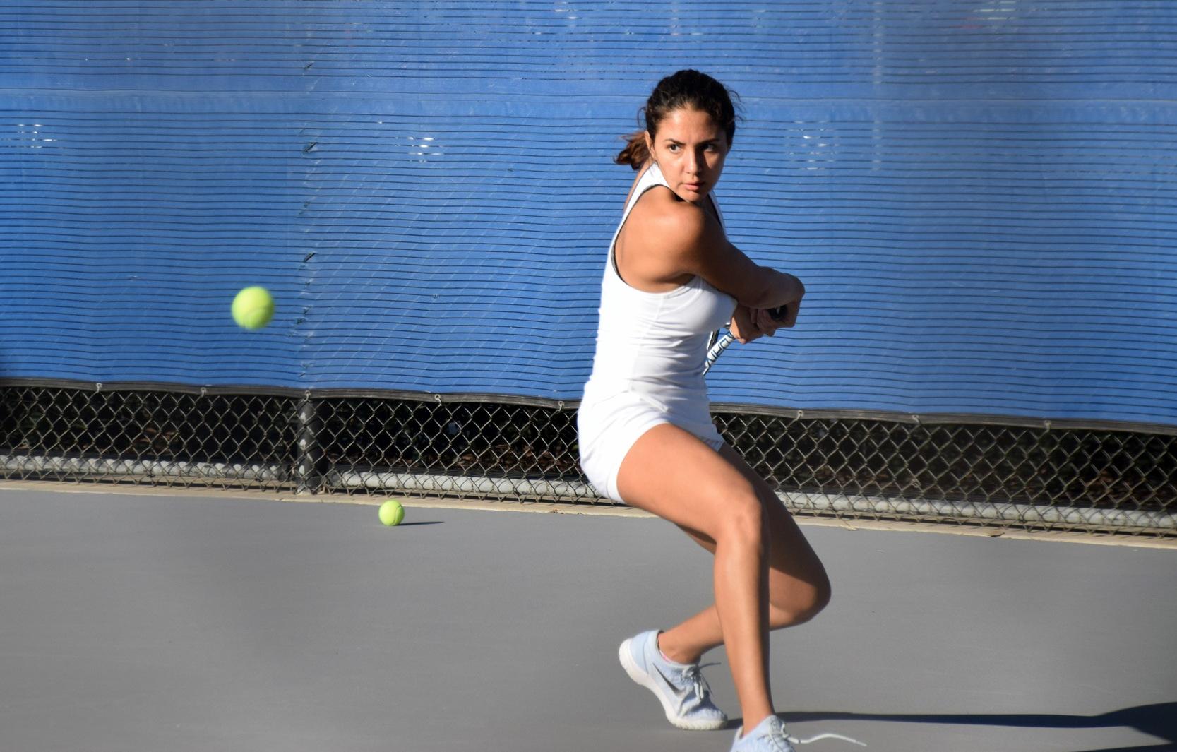 Women's tennis team falls in battle of highly ranked squads