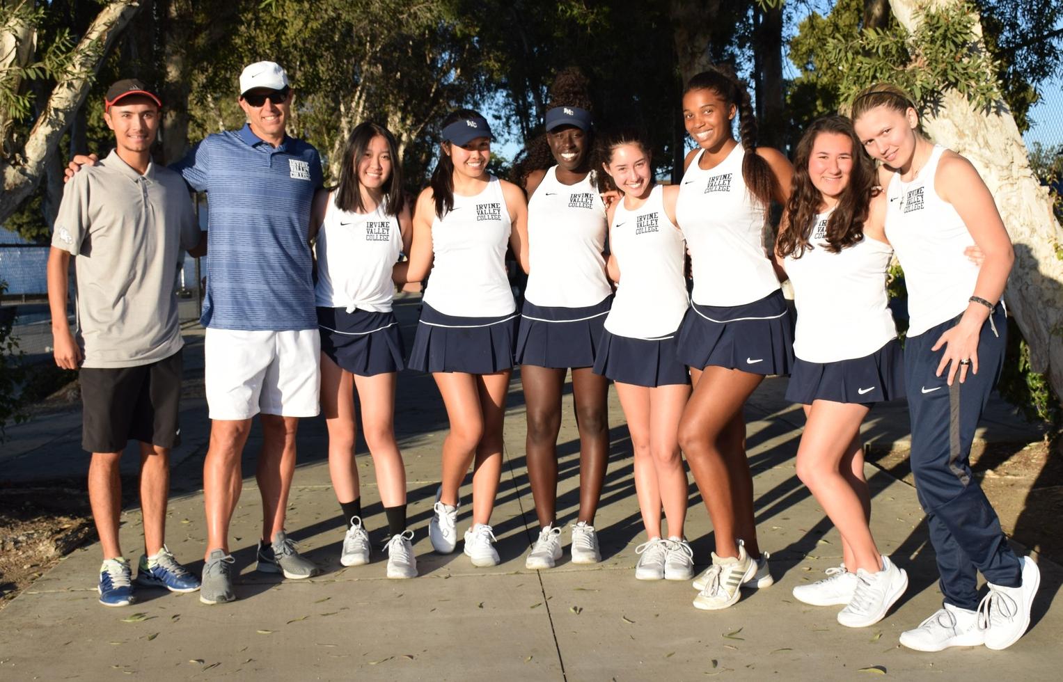Women's tennis team sets up showdown with easy victory