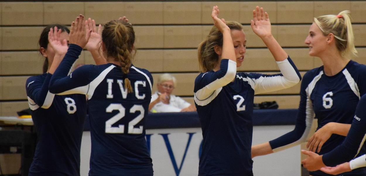 Women's volleyball team tops Fullerton in four