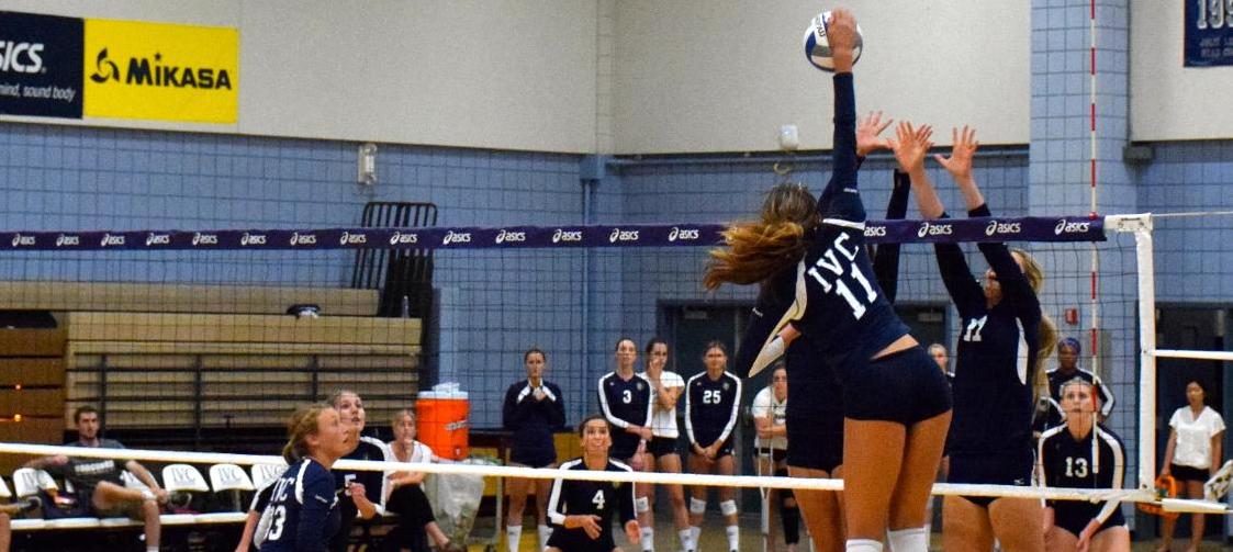 Women's volleyball team sweeps Orange Coast for 20th win