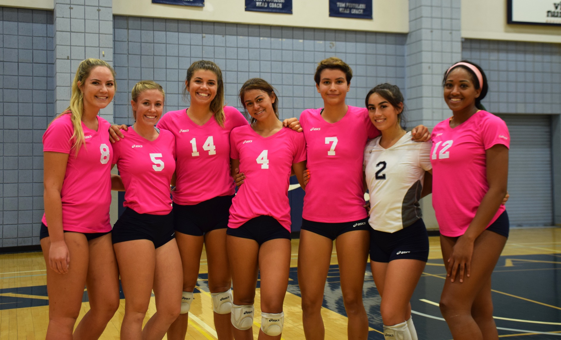 Women's volleyball team rolls Riverside for 16th straight win