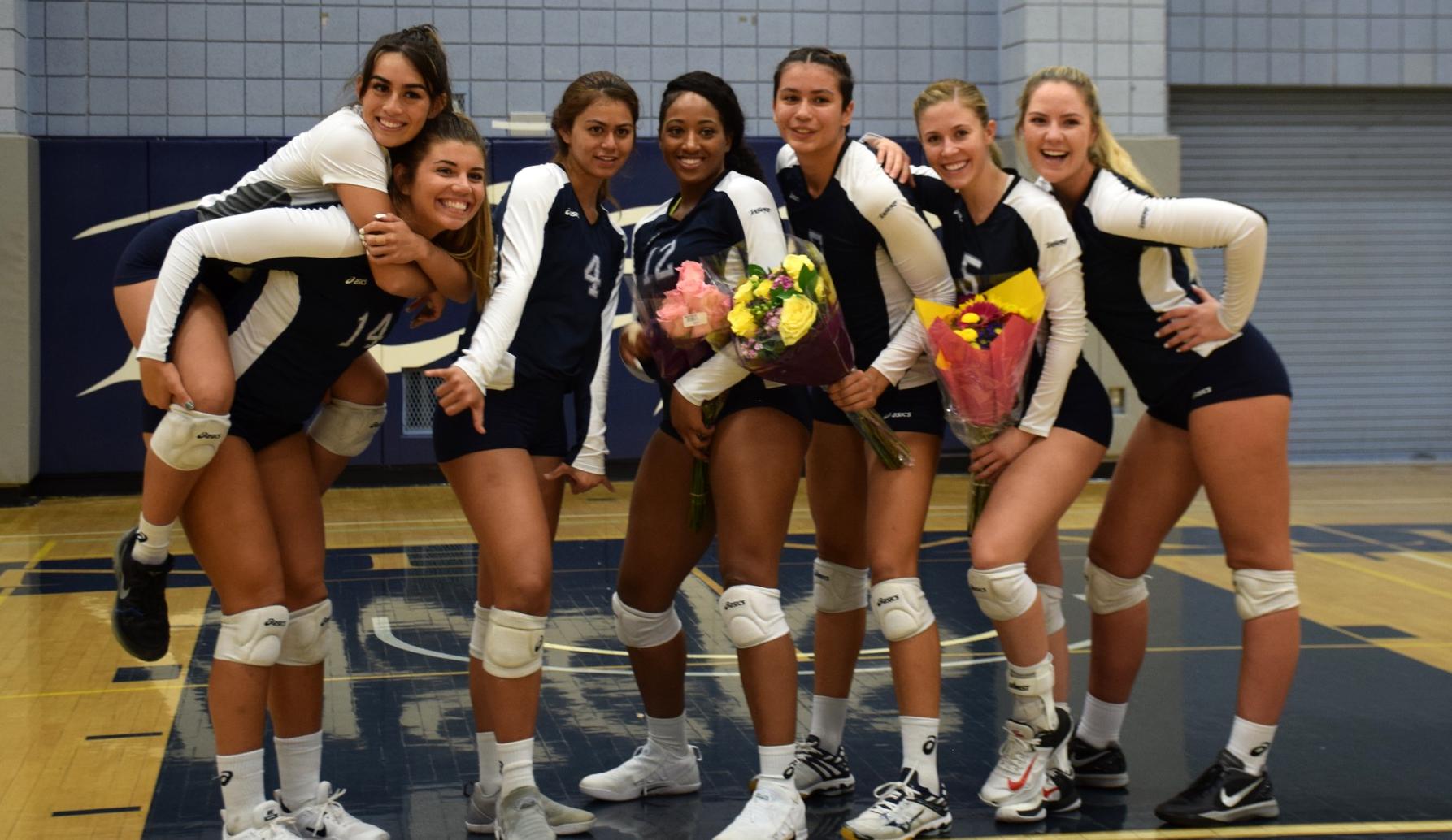 Women's volleyball team honors sophomores, sweeps Hawks