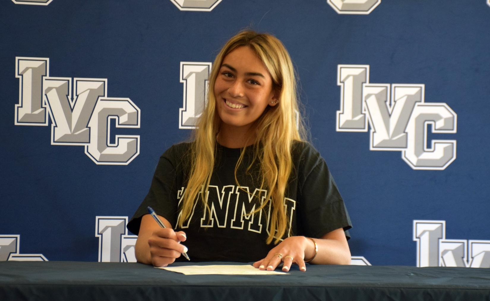 Volleyball player Gabi Lau signs with Western New Mexico