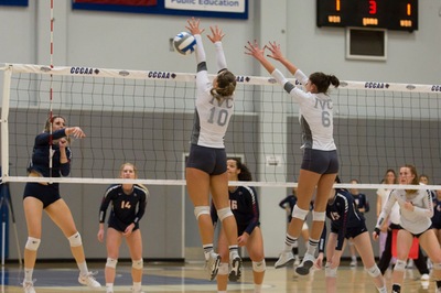 Women's volleyball team knocked out in semis of state tourney