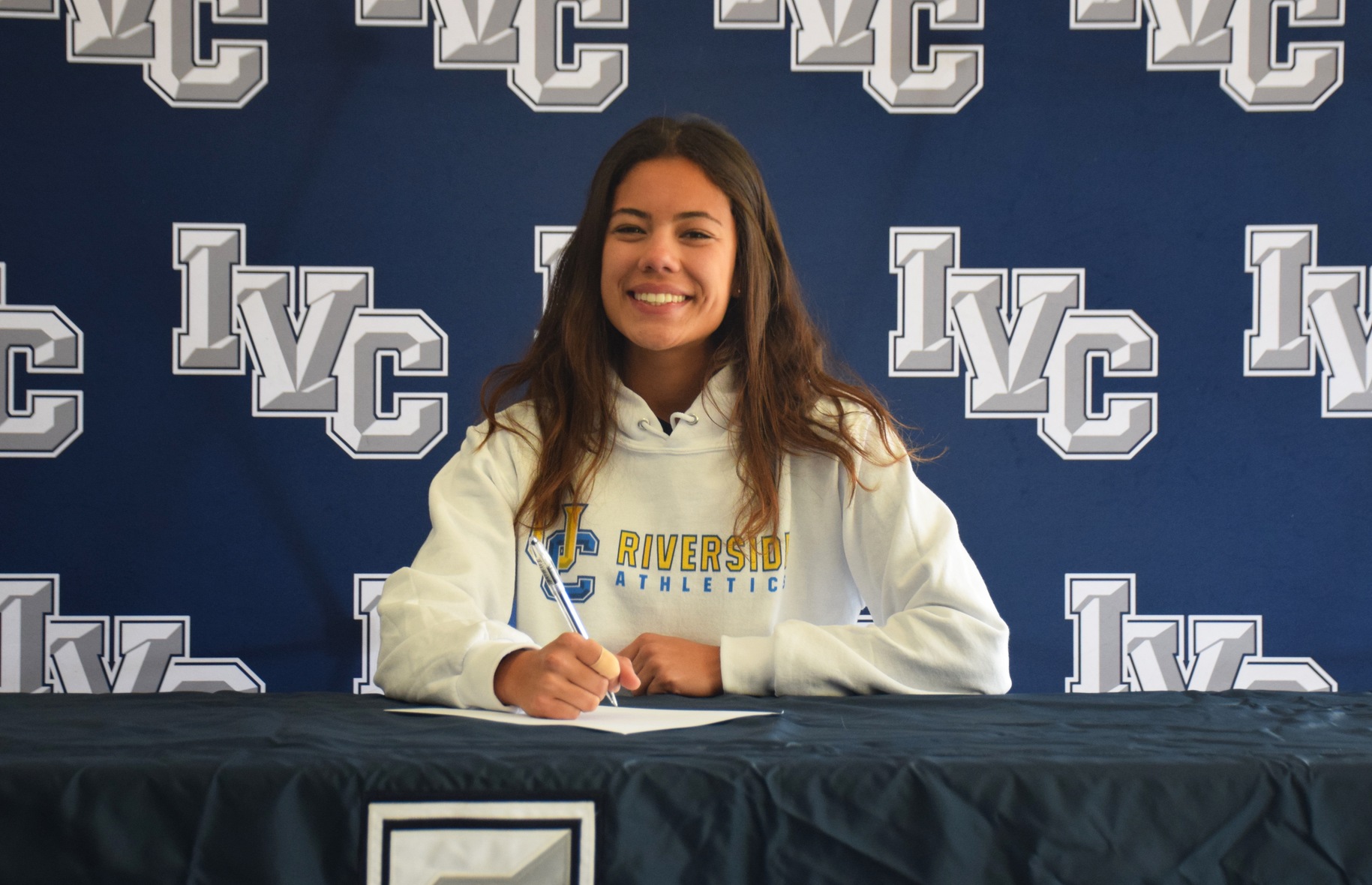 All-American volleyball player Renata Bath headed to UCR