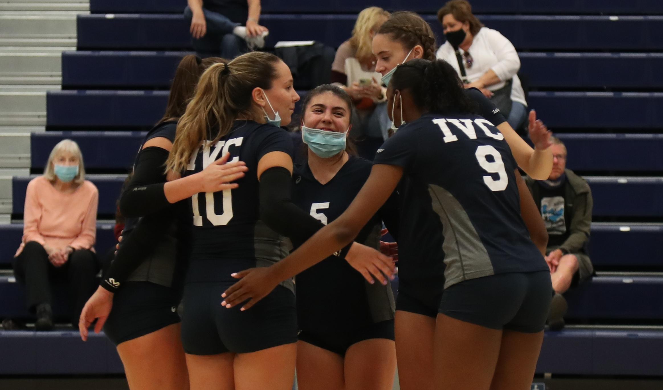 Fifteen straight set wins for volleyball team with sweep of RCC