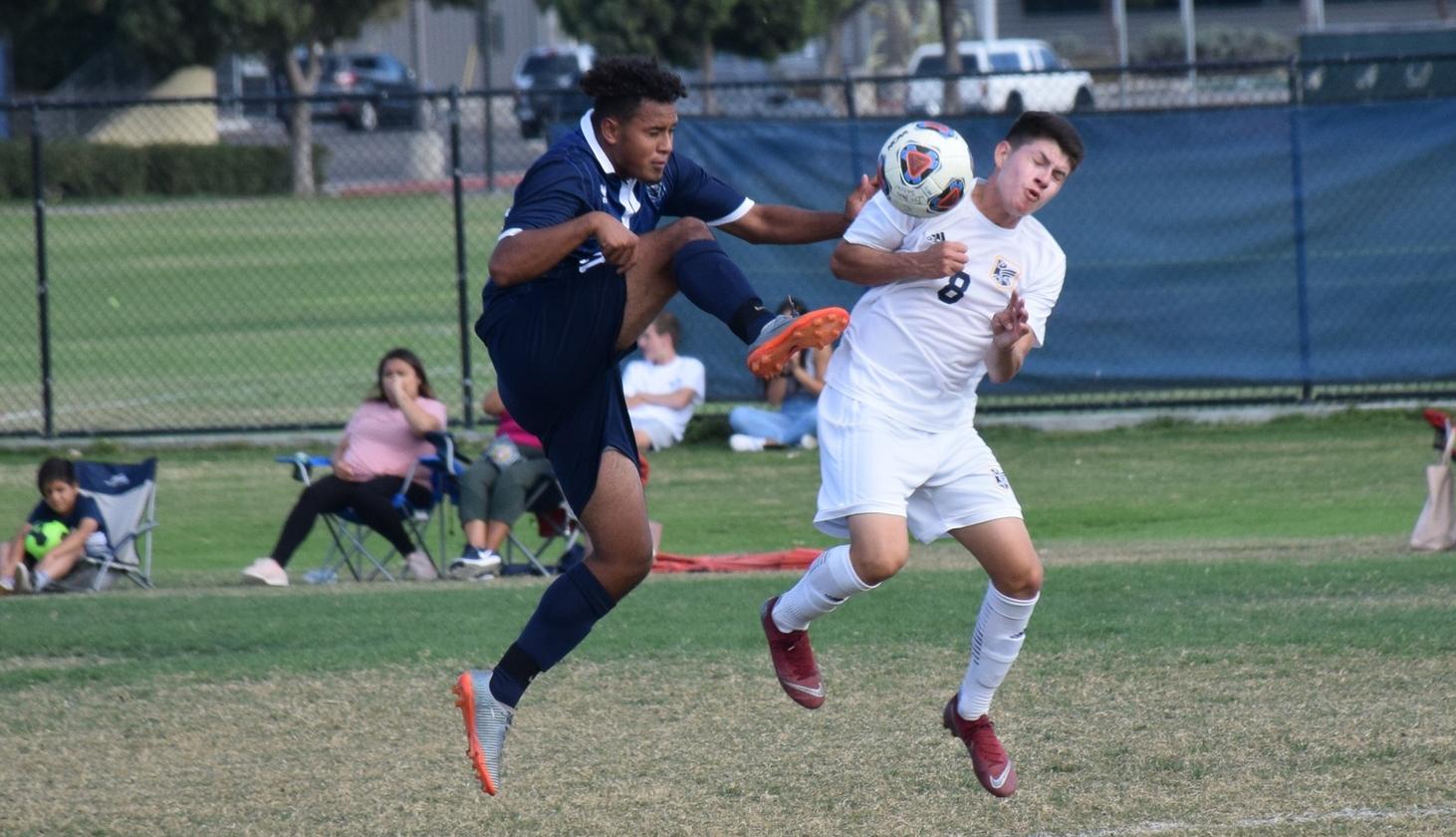 Men's soccer team comes away with draw against Fullerton