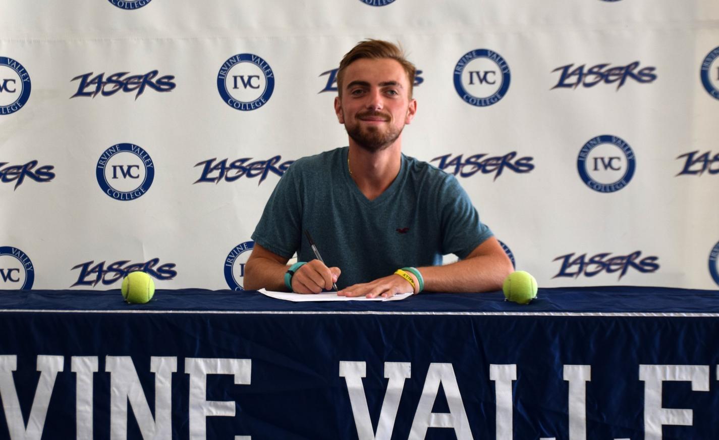 Men's tennis player Jack Fryer signs with Midland University
