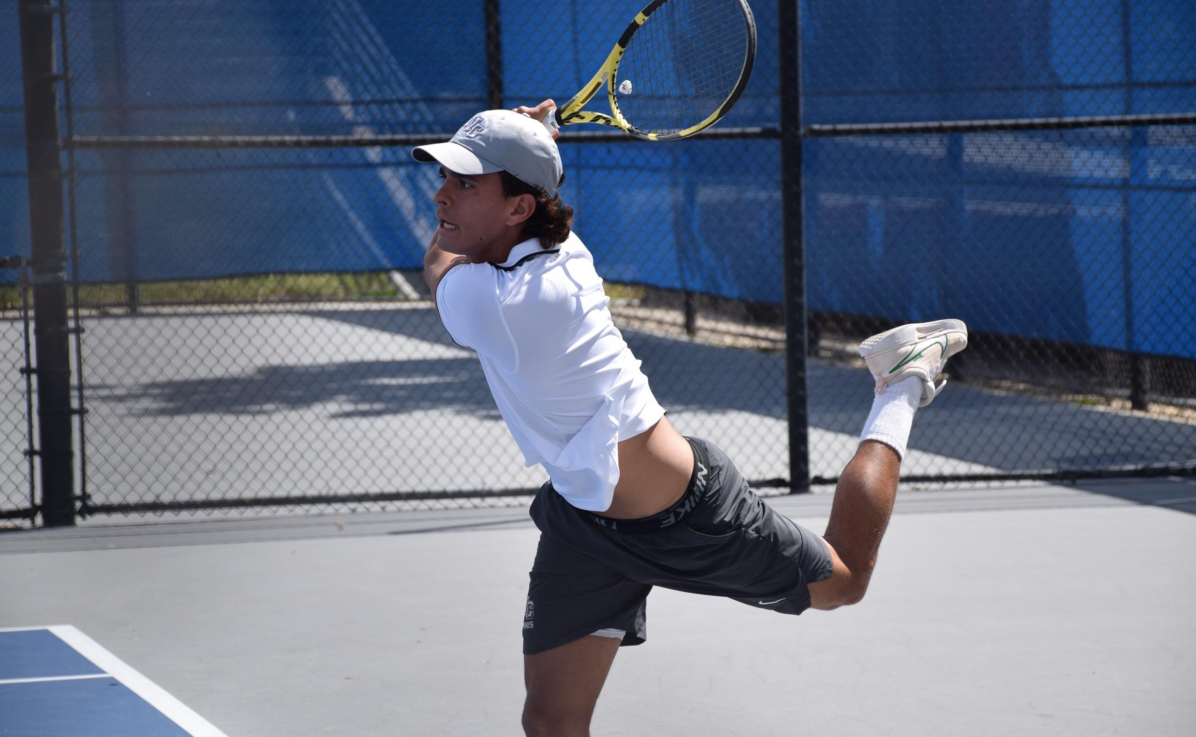 Tennis team shuts out Bakersfield in nonconference action