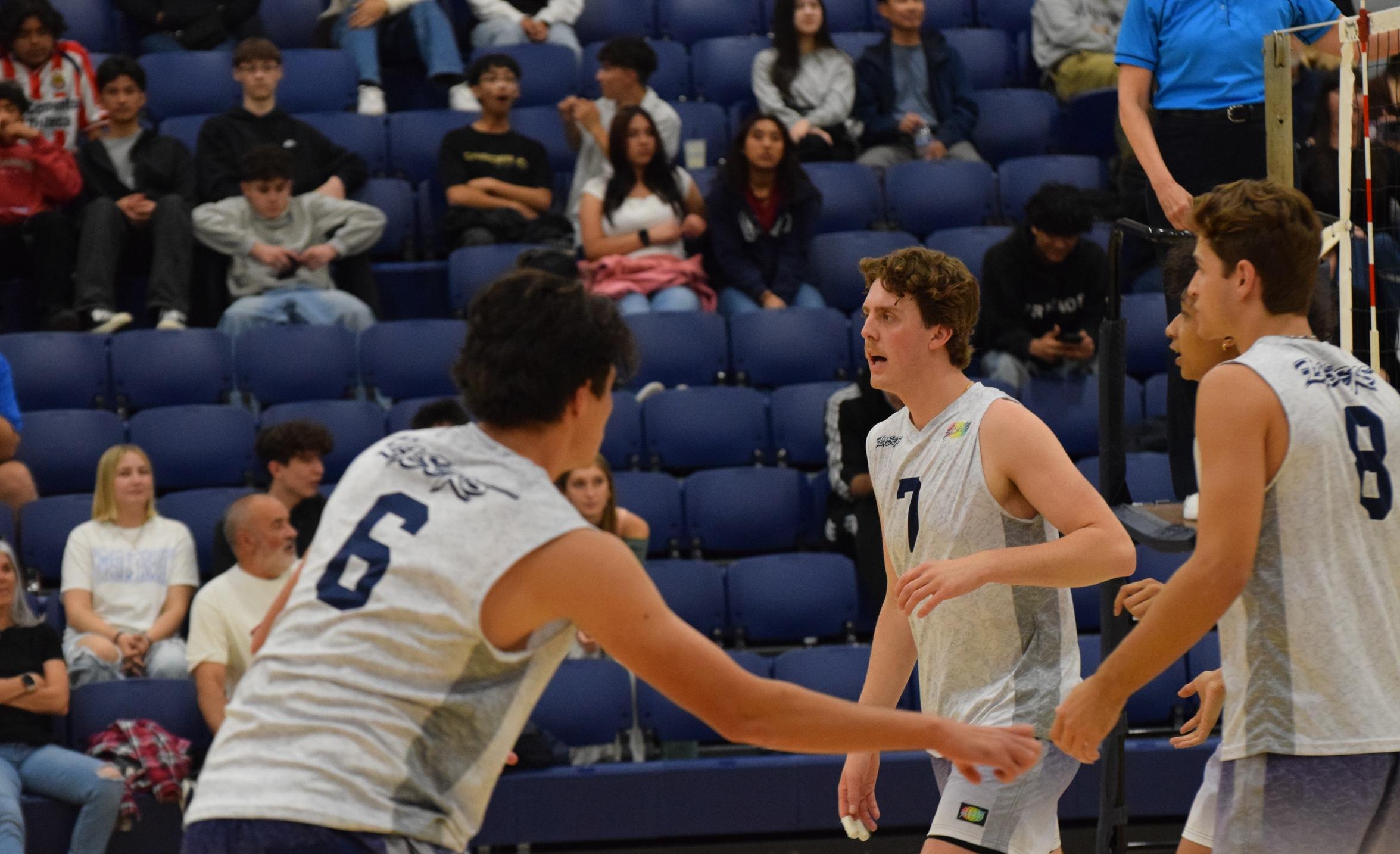 No. 3 men's volleyball team drops five-set matches to top squads
