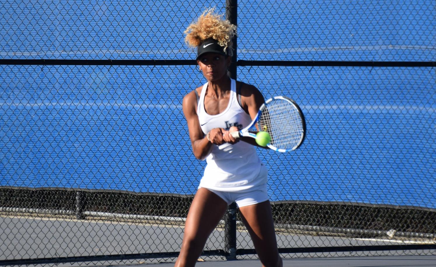 Women's tennis team has no problem with Cypress at home