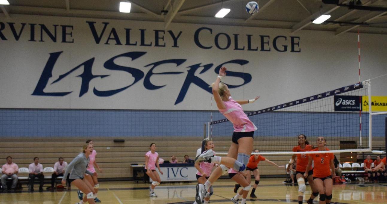 Women's volleyball team keeps streak going against Saddleback