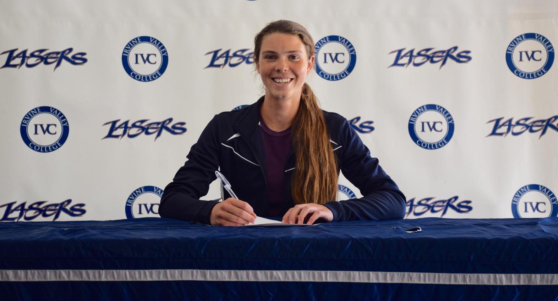 Volleyball player Emily Reinking signs with Grand Canyon