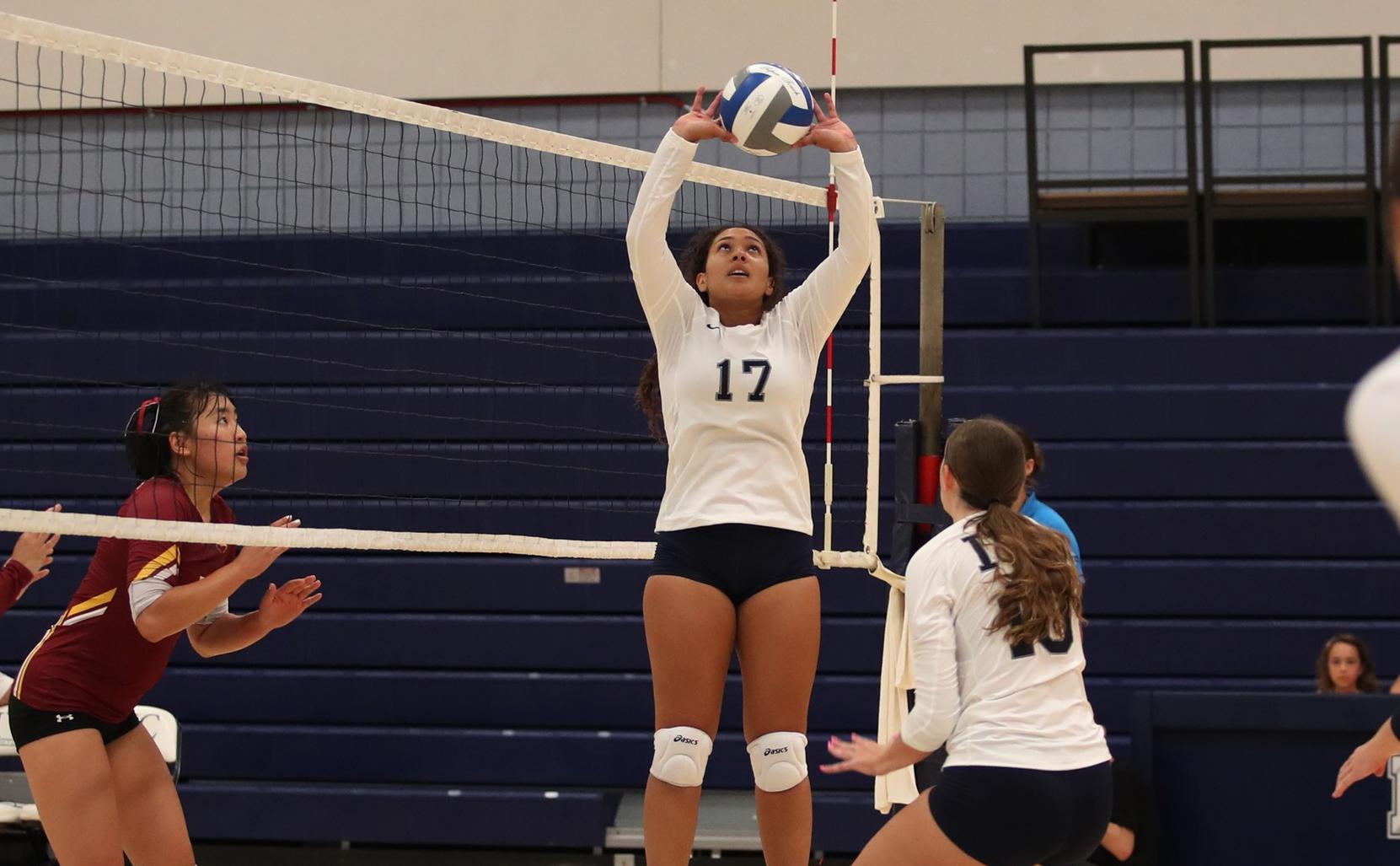 Women's volleyball team sweeps Canyons, Unke nabs first win
